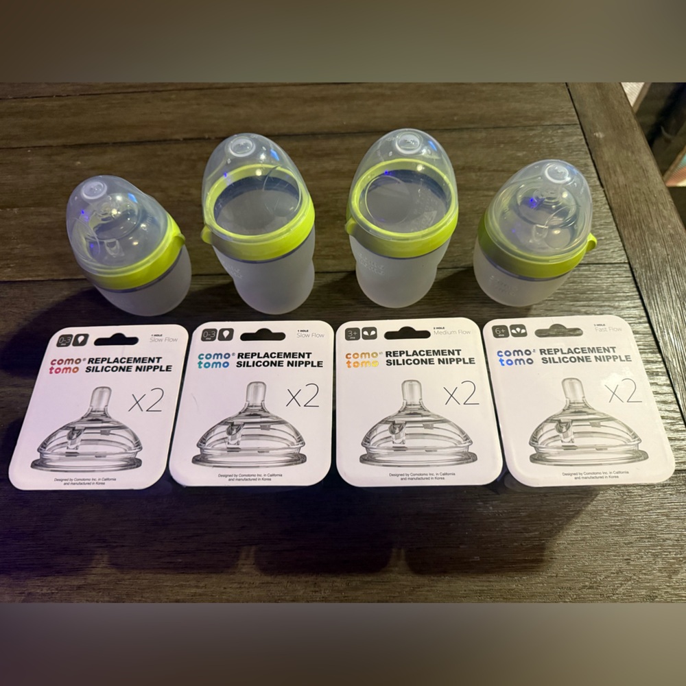 4 Comotomo Bottles + 4 replacement nipples